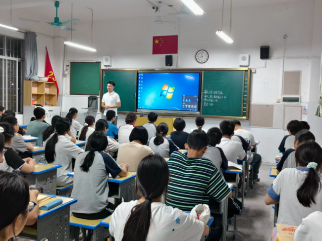 苏大学子暑期重返广西母校宣讲
