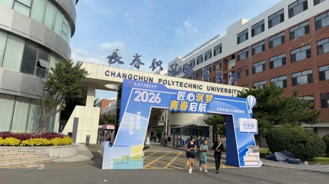 我与校园初相遇：赤子心炽热，年华绽光芒