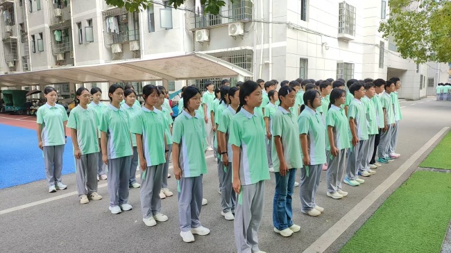 国无防不立 少年砺锋芒——石滩镇民兵志愿者进校园开展全民国防教育日主题活动