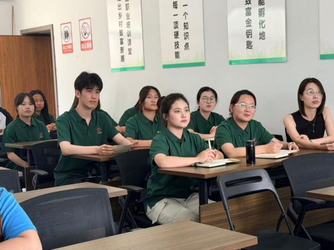从母亲河边到田间地头，这群历史青年把推普和护绿玩出新花样