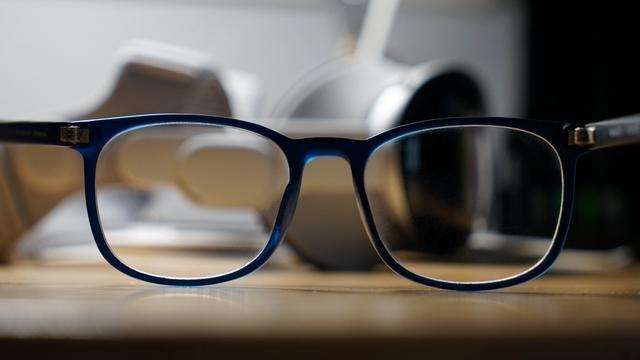 分析师预测苹果将于2027年推出智能眼镜 下一代Apple Vision Pro推迟至2028年发布