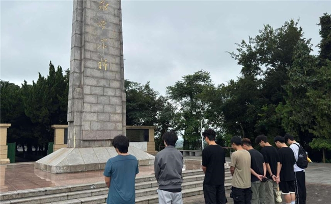 追寻红色足迹，感悟建设成就三下乡活动—— 皖江工计算机与人工智能学院开展红色文化社会实践活动