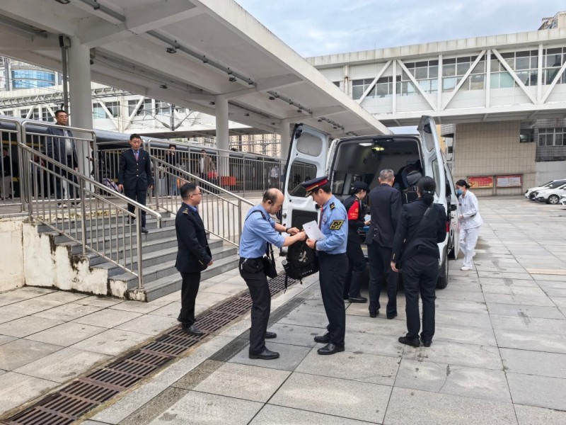 生命至上，情暖国庆旅途
