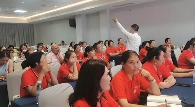 从“凑”到“谋” 广西南宁60余名红娘集体“正名”