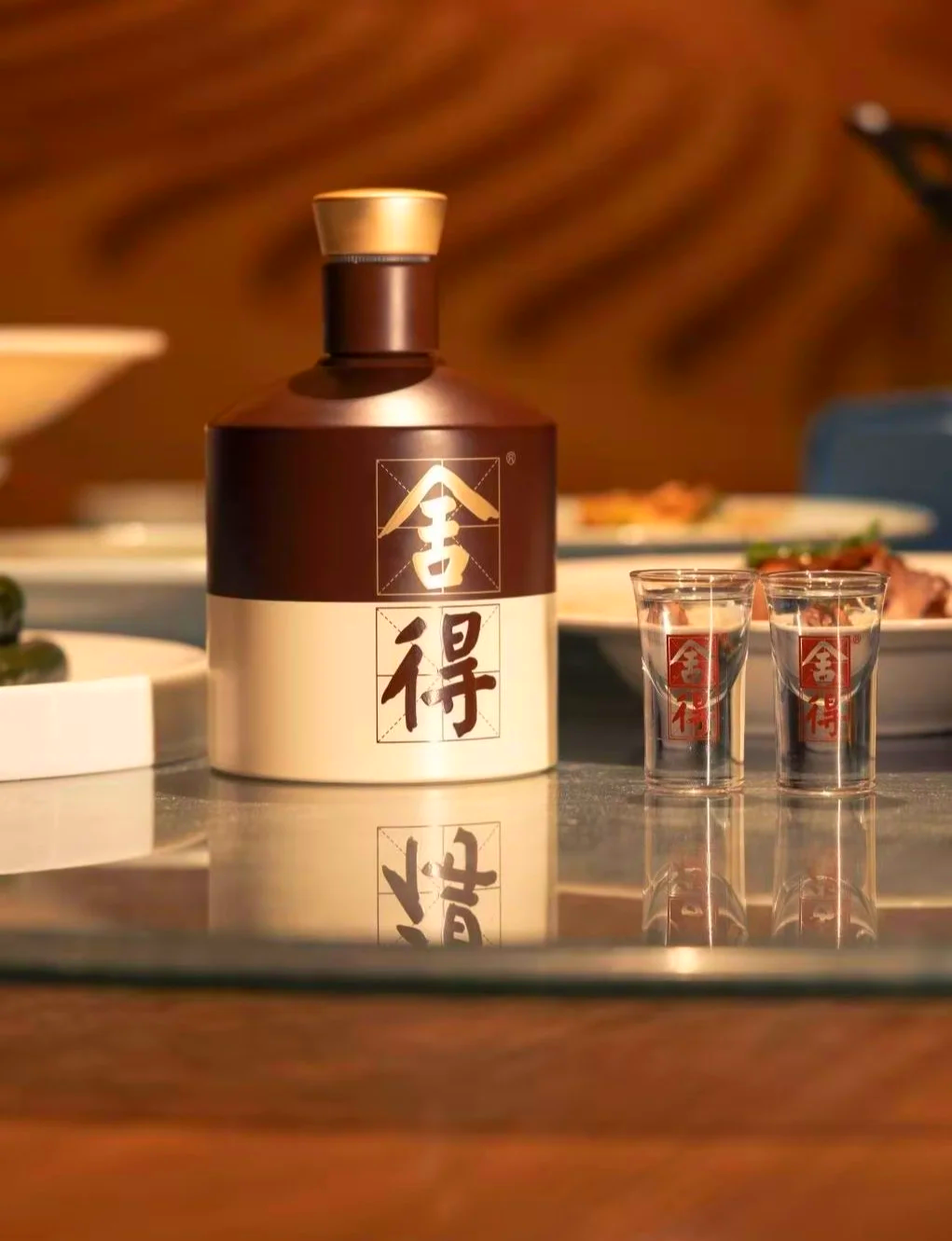 日常自饮和送礼，浓香型白酒怎么选？品味舍得场景指南