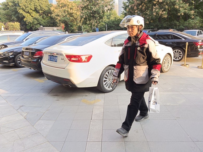 两张网,一盘棋:顺丰快递员兼职送外卖背后的共赢逻辑