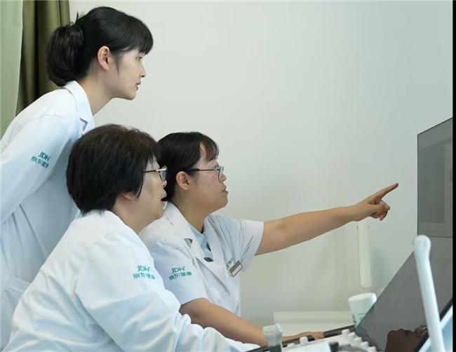 6毫米结节差点漏掉,体检医生一句“按位置再查几遍”,她赢得最好治疗时机