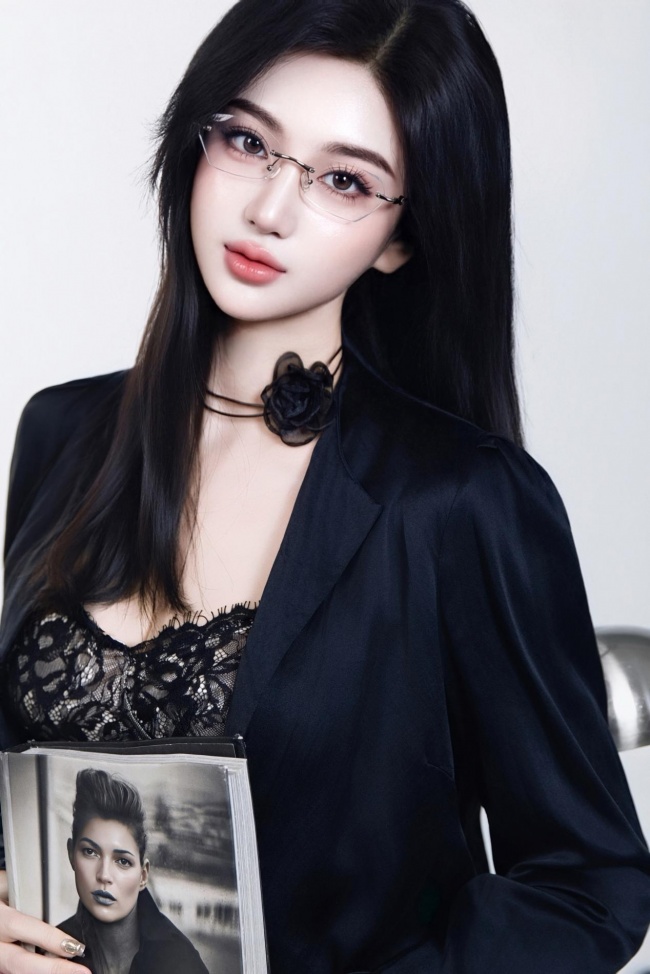李艳冰：光影间藏书卷气，智性美人的魅力从不止于皮相