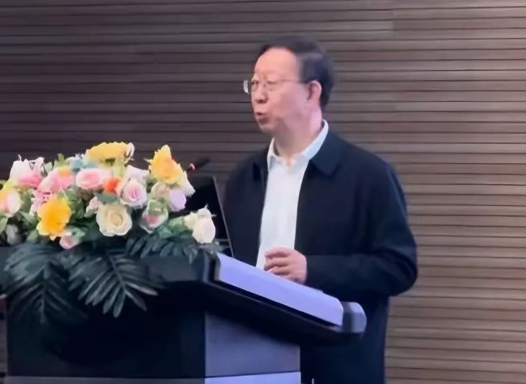 孙宝国院士走进川大锦江白酒学院 ，校庆酒指导老师席玉做详细汇报